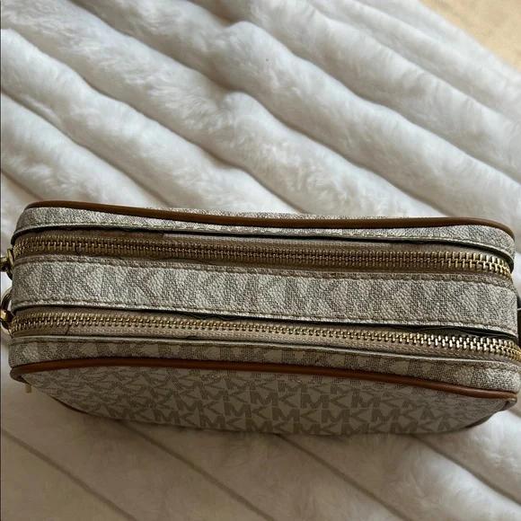 Michael Kors Monogram Cream and Tan Crossbody Bag - Picture 6 of 11